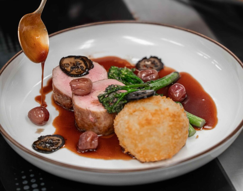 Pražské Příkopy: Dobrovaření s Terezou Kostkovou v restauraci Červený Jelen pomůže SOS dětským vesničkám