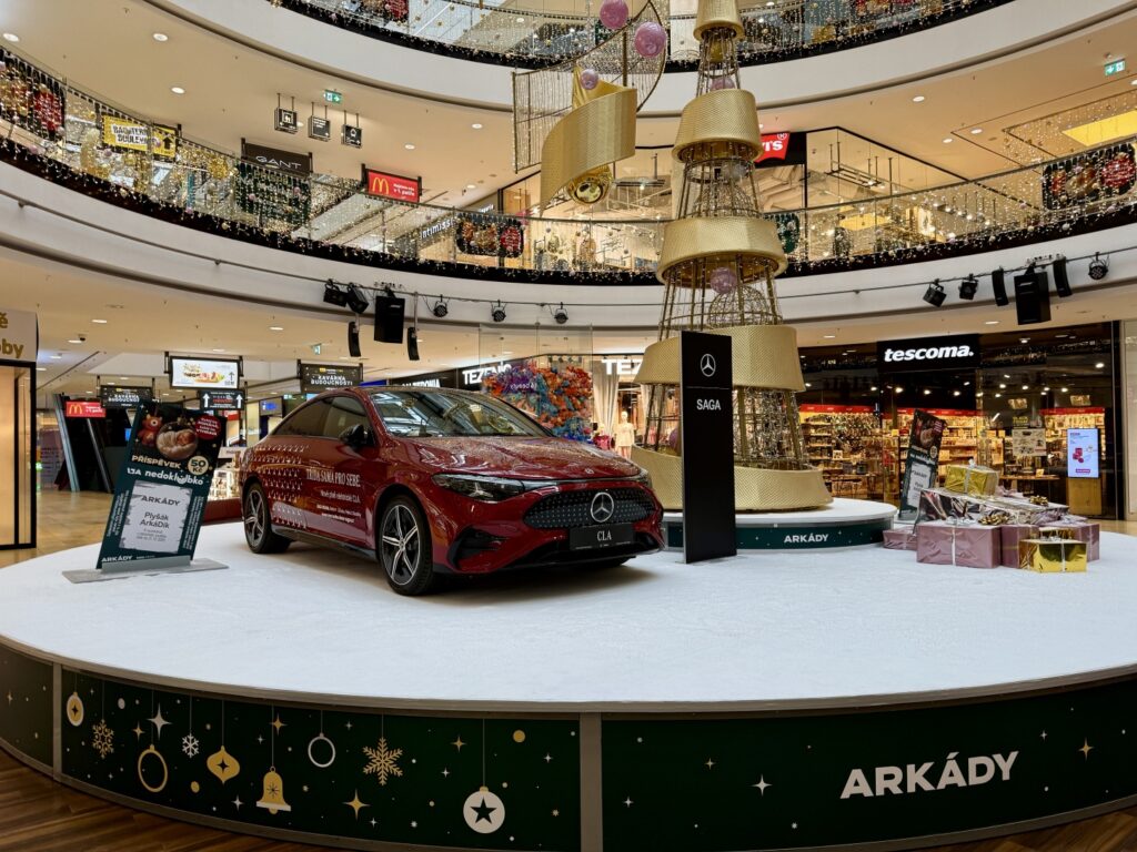 Obchodní centrum Arkády Pankrác otevřelo venkovní kluziště. Navíc pomáhá i rodinám s předčasně narozenými dětmi