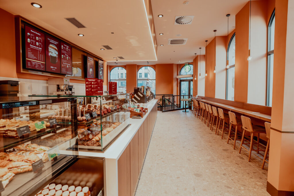 Starbucks rozšiřuje svou síť o novou pražskou kavárnu na Náměstí Republiky