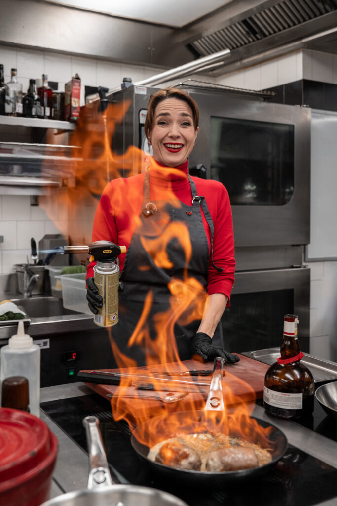 Pražské Příkopy: Dobrovaření s Terezou Kostkovou v restauraci Červený Jelen pomůže SOS dětským vesničkám