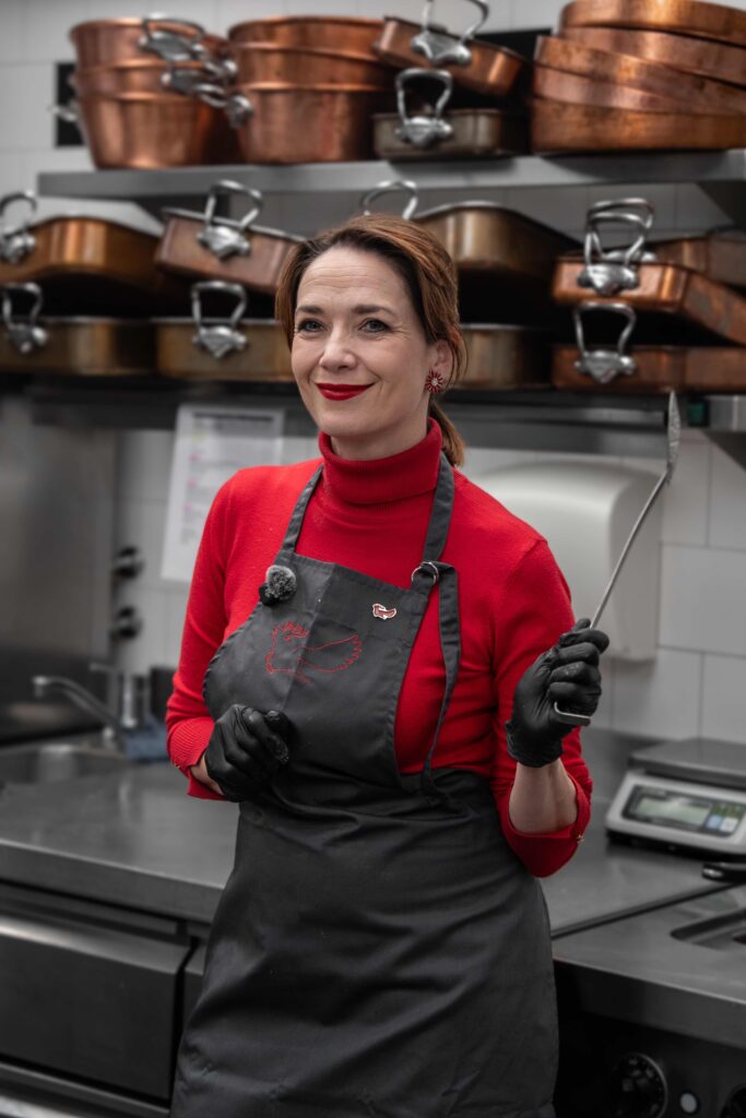 Pražské Příkopy: Dobrovaření s Terezou Kostkovou v restauraci Červený Jelen pomůže SOS dětským vesničkám