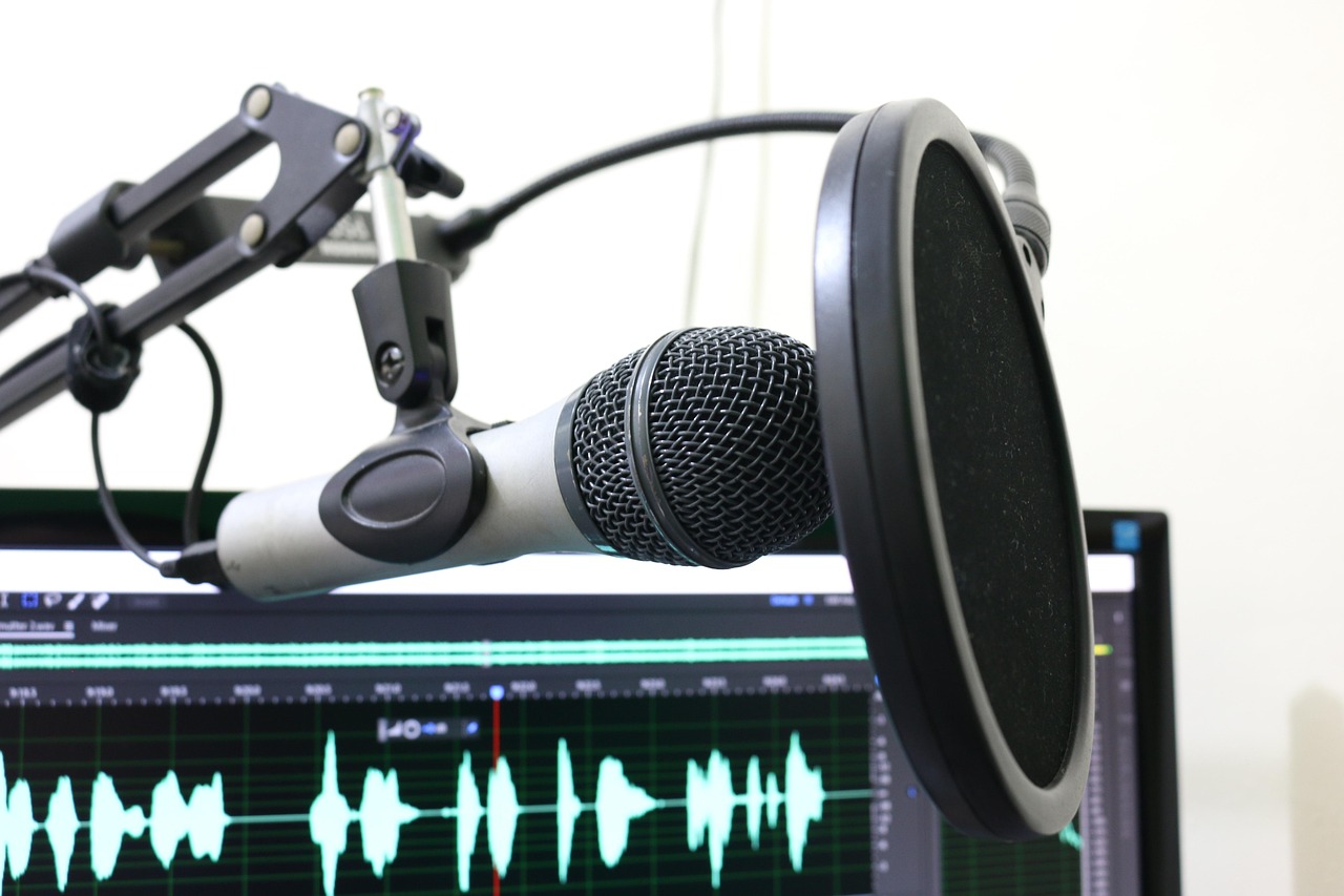Staňte se hlasem nového zpravodajského portálu. VCENTRU.cz hledá moderátory připravovaných podcastů