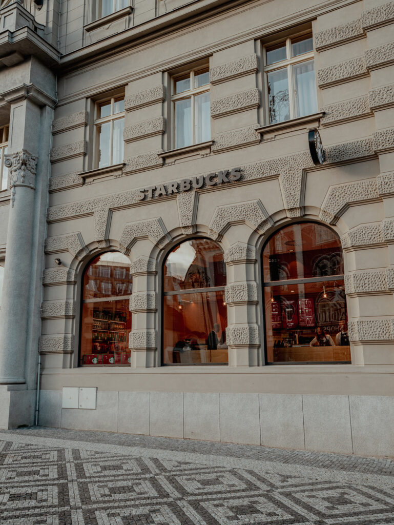 Starbucks rozšiřuje svou síť o novou pražskou kavárnu na Náměstí Republiky