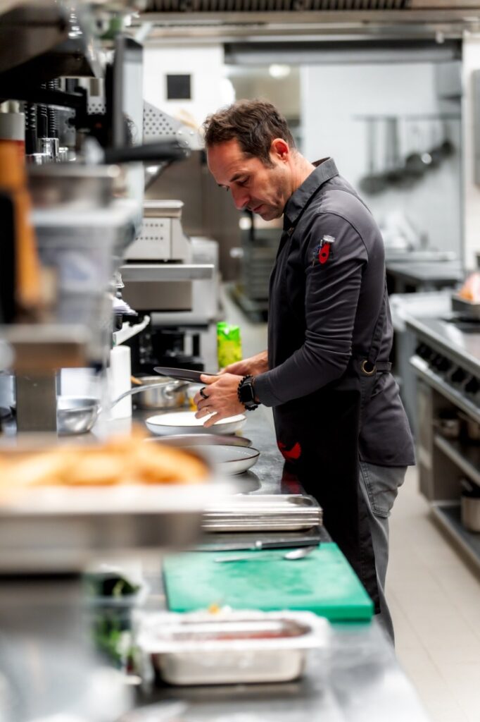 Velikonoční hostina podle Marka Fichtnera v Červeném Jelenovi: čtyři druhy masa, tradice a jarní lehkost