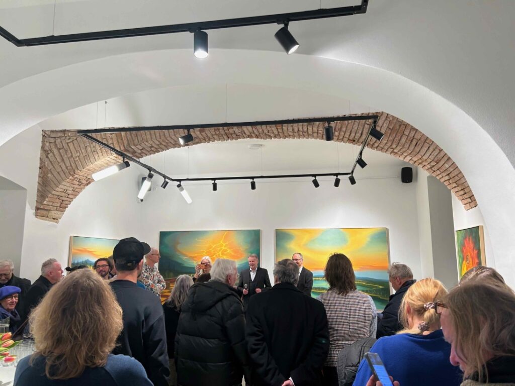 Výstava: Temná lyrika Jaroslava Valečky přináší do Prahy obrazy plné příběhů, paměti a ticha