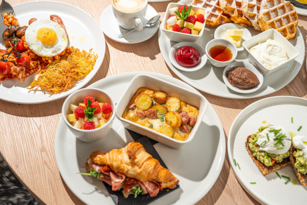 Snídaně s nejlepším výhledem v Praze: Marina Ristorante rozšiřuje nabídku o snídaňové menu