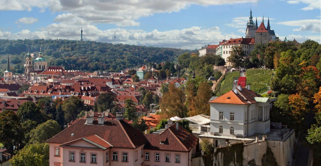 Bubble Wine Fest 2026 ve Villa Richter: Svatováclavská vinice pod Pražským hradem ožije svátkem bublinek