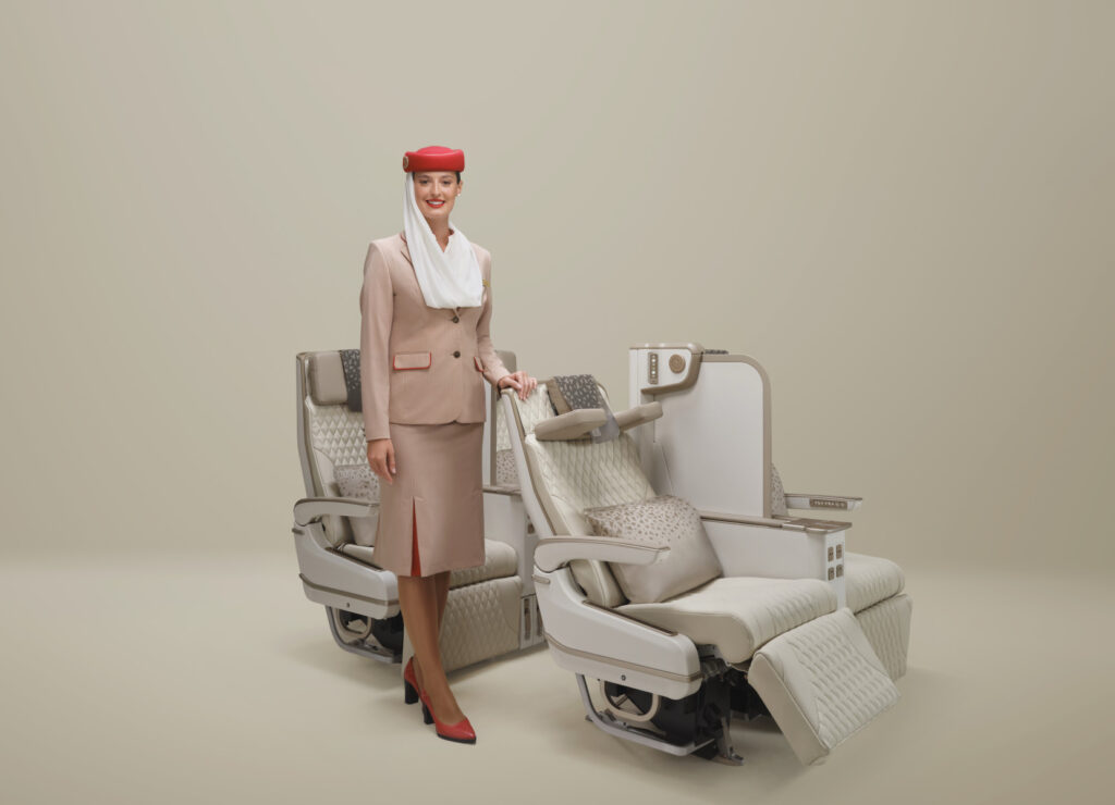 Emirates představuje první elektricky ovládané sedadlo Premium Economy na světě
