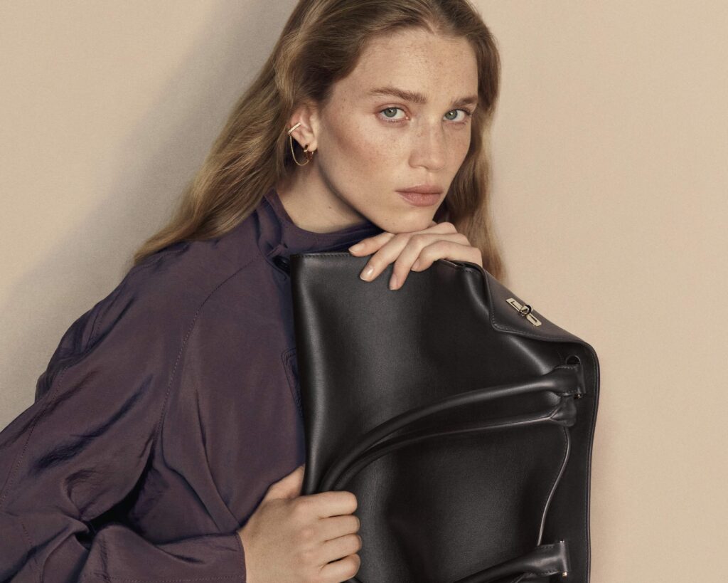 Nová kolekce kabelek Clash de Cartier: Dialog šperku a kůže v každém detailu