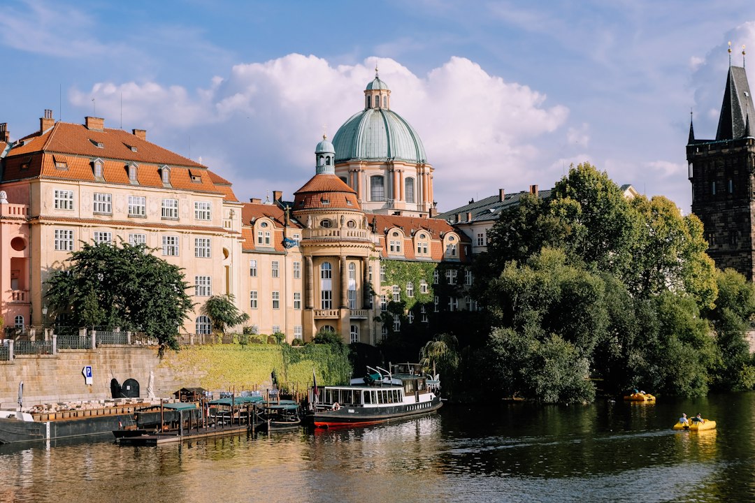Vltava a pražské nábřeží