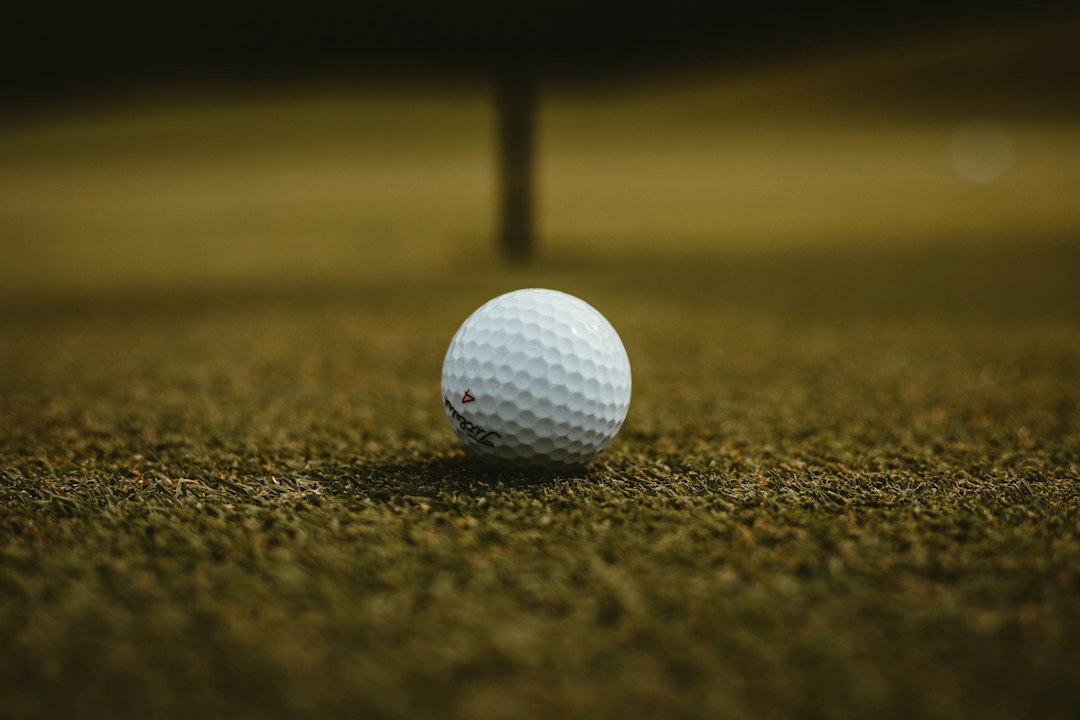 Detail golfového míčku