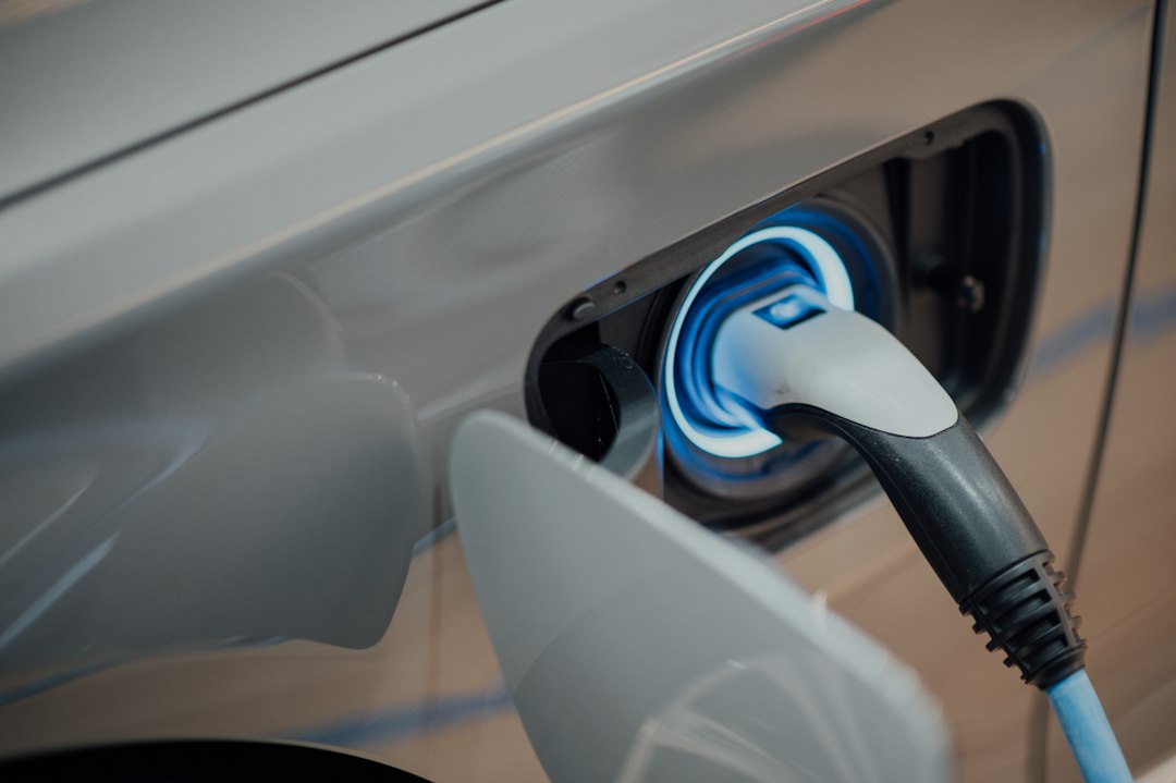 Nabíjení elektromobilu, detail nabíjecího konektoru
