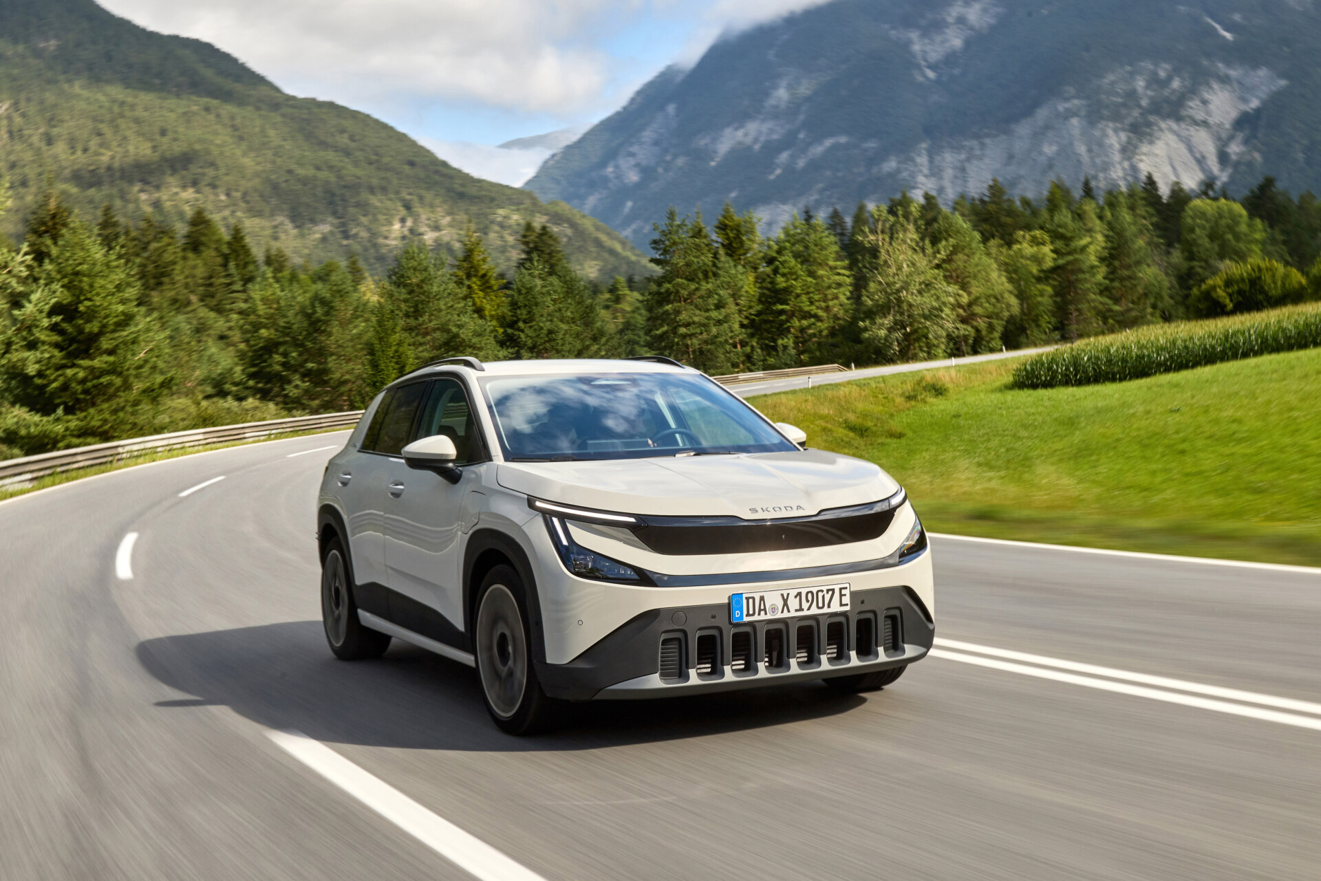 Škoda Epiq na oficiální fotografii exteriéru; vyobrazená výbava se může lišit od Essence